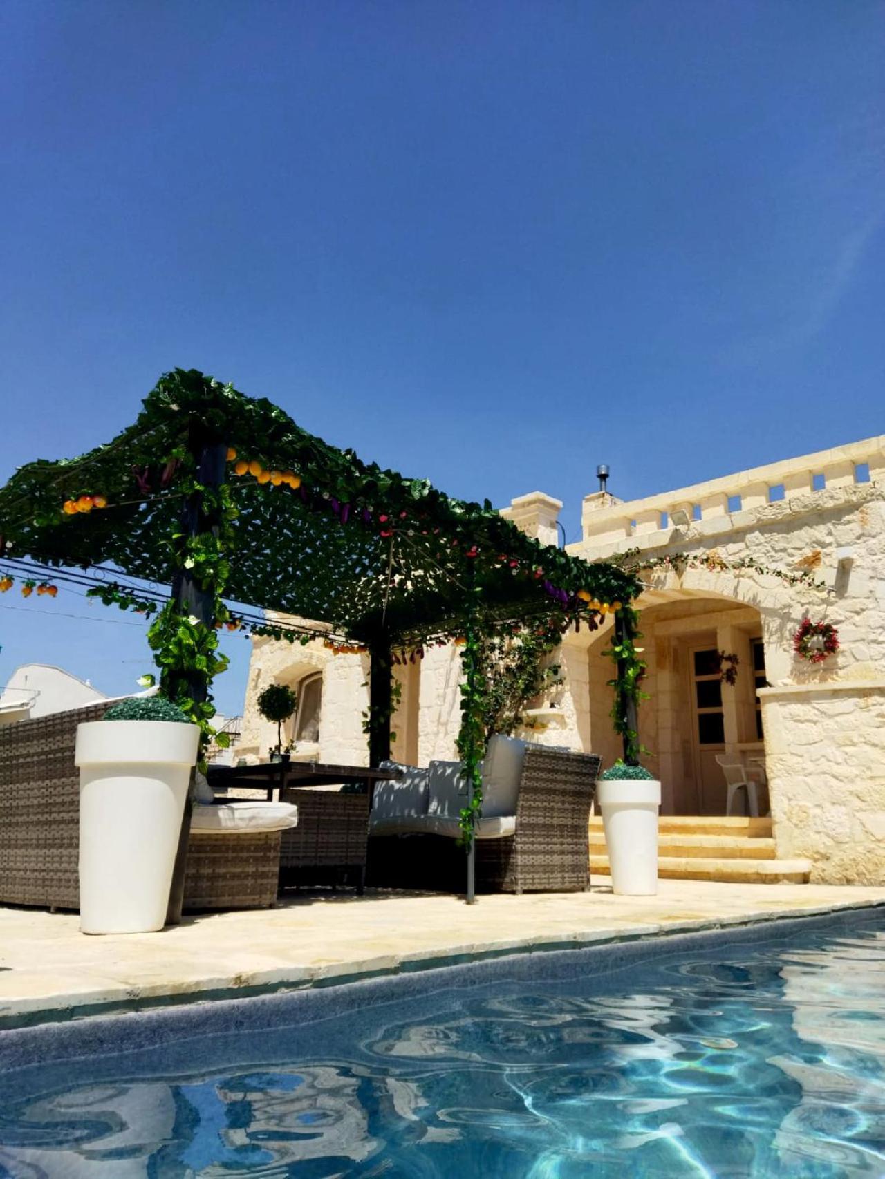 Villa Brachychiton Остуні Екстер'єр фото